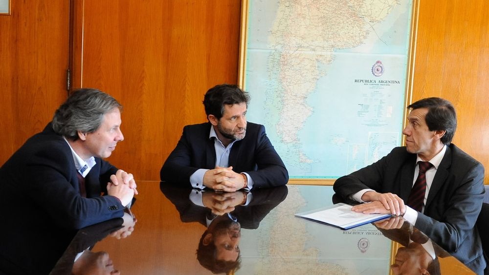 Sadir firma acuerdo por el préstamo