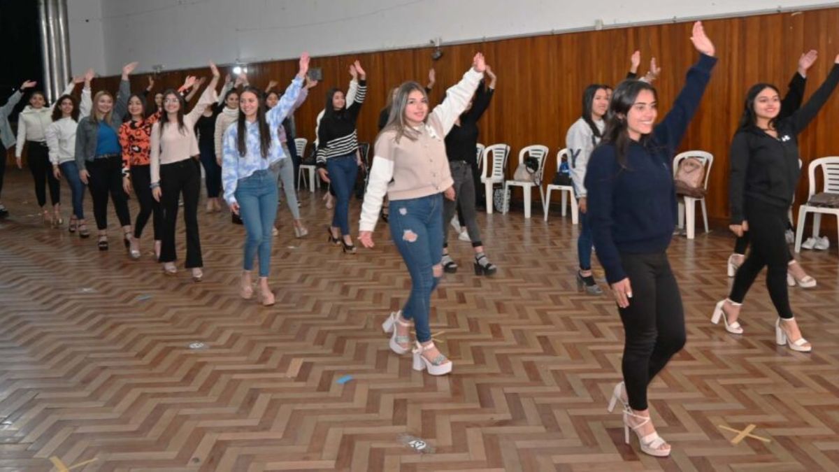 se reúnen las primeras 25 candidatas de los colegios capitalinos