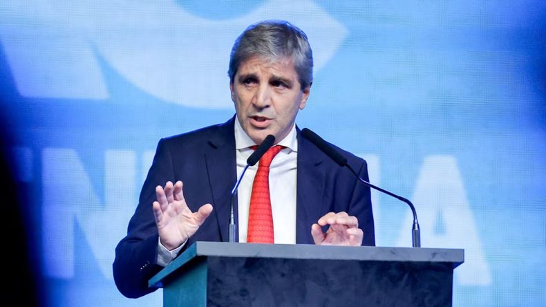 El ministro de Economía, Luis Caputo, habló ante empresarios en el 21° Simposio del IAEF.