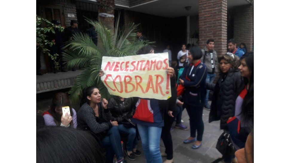 Reclamo en el Ministerio de Educación