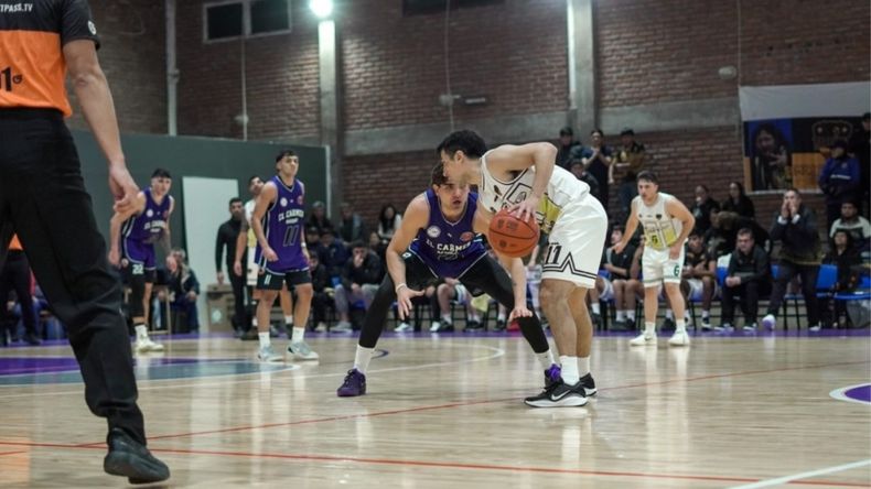 El Carmen Básquet cerró la fase regular con puntaje perfecto.