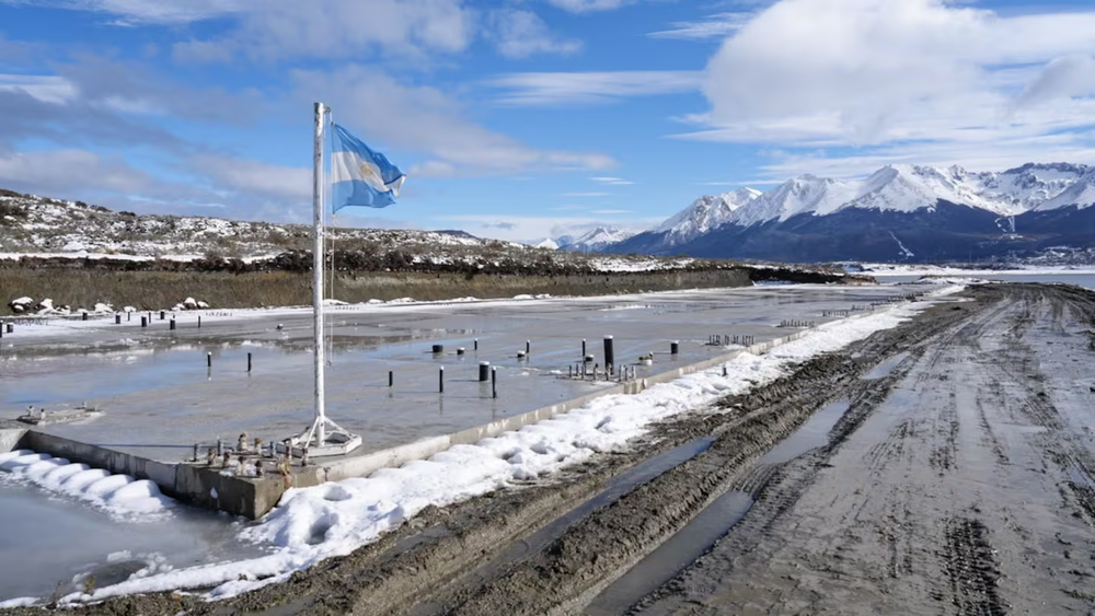 El Presupuesto 2027 incluirá más de $300 mil millones para avanzar con la Base Naval Integrada de Ushuaia, que el Gobierno quiere terminar en 2029.