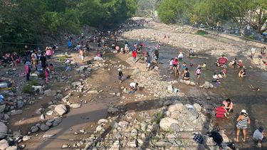 Calor extremo en Jujuy: cientos de jujeños buscaron alivio en Yala