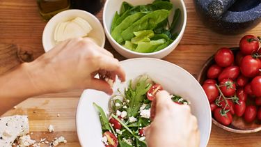 Su método 30-30-30 no exige contar calorías obsesivamente ni eliminar grupos alimentarios.