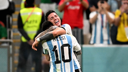 Enzo Fernández y Lionel Messi en el Mundial Qatar 2022.