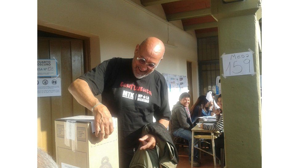 Carlos Santillán ya votó