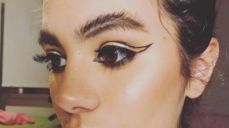 La última tendencia loca de cejas en el 2017 tiene todo el estilo de una reina del drama