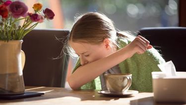 Ómicron hace más difícil encontrar el diagnóstico ya que produce síntomas bastante genéricos que pueden ser similares a otras enfermedades comunes.