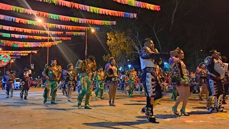 Corsos capitalinos: entrega de distinciones a comparsas