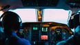 “Tenemos dos terroristas en primera clase”, comentó el piloto por el micrófono del avión.