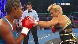 Alejandra LocomotoraOliveras combatió en Jujuy por el título Mundial Pluma