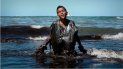 imagen viral: un chico de 13 anos sale cubierto de petroleo en una playa de brasil