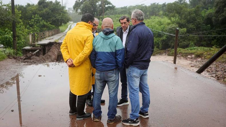 Carlos Sadir recorrió la zona de Huaico afectada por la lluvia