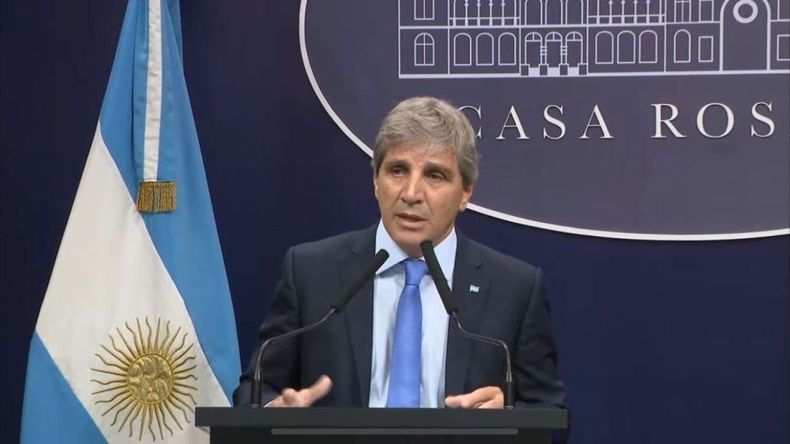 El Gobierno habilitó a los bancos a prestar los dólares de sus clientes a todas las empresas.