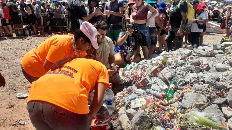 Carnaval 2026: Así se vivió la Bajada de los Diablos de Los Alegres de Uquía