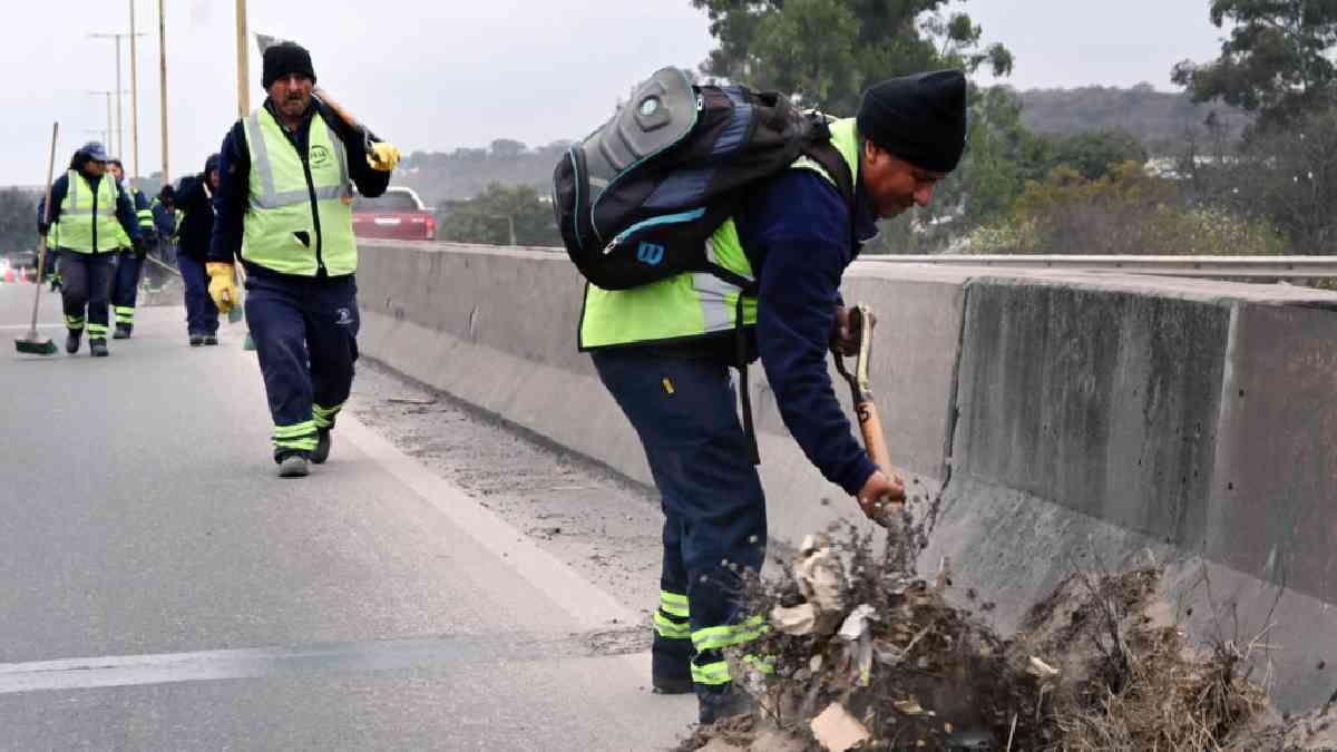 Limpieza y mantenimiento en avenida General Savio.