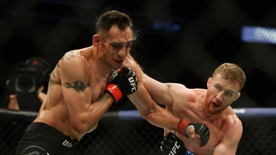 UFC: El campeón Tony Ferguson terminó hospitalizado