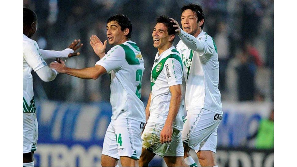 Gio Simeone con debut y gol