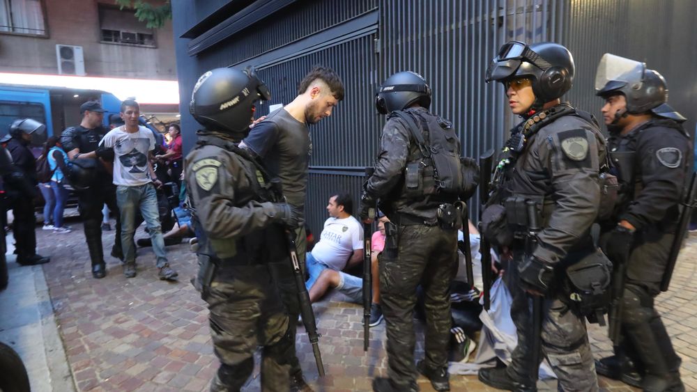 Detenidos.