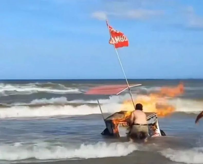 mar-del-plata-carrito-panchos-incendiojpg.jpg
