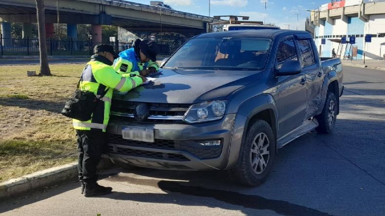 Criminalística, Seguridad Vial y Bomberos trabajaron en el lugar mientras se desviaba la circulación.