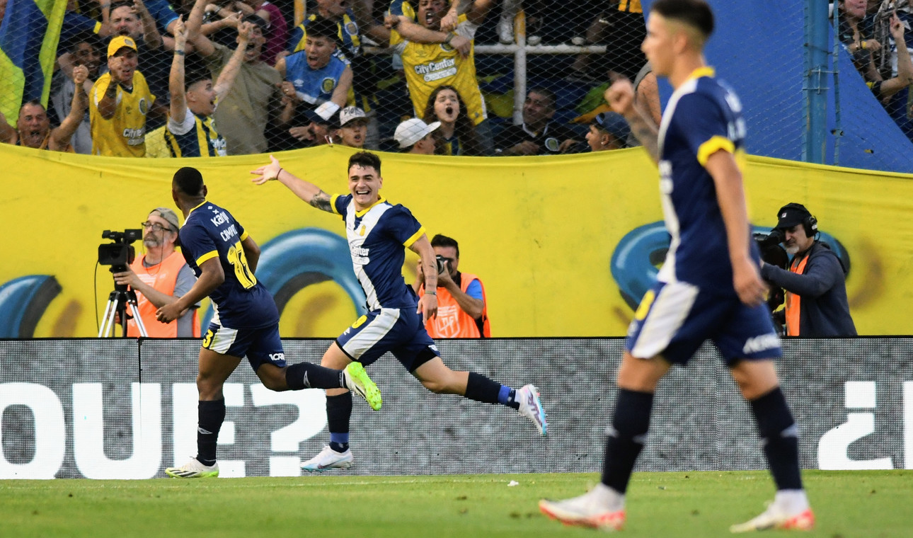 copa de la liga: rosario central lo dio vuelta y le gano 3 a 1 a river