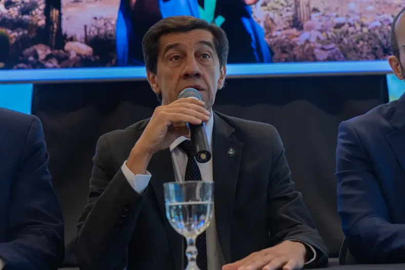 Carlos Sadir en la presentación