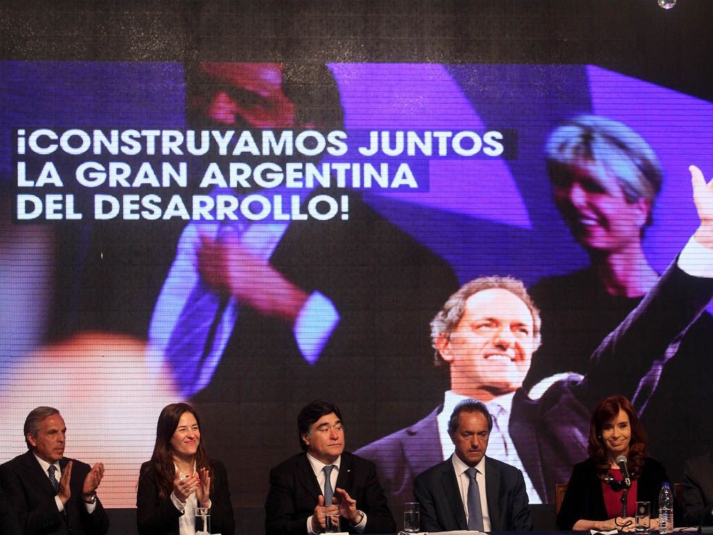 Cristina con los miembros de la OFEPHI
