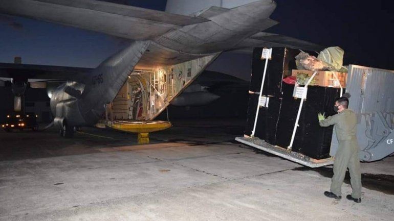 Avión con elementos de salud para Jujuy