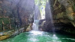 Fuente del Jaguar se encuentra ubicada dentro del Parque Nacional Calilegua, en la provincia de Jujuy.