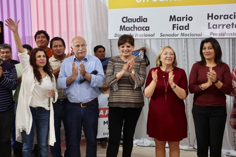 Alejandra Martínez, ministra de Desarrollo Humano; Mario Fiad, precandidato a senador; María Inés Zigarán, precandidata a miembro del PARLASUR; y Silvia Giacoppo, precandidata a senadora; en Perico.
