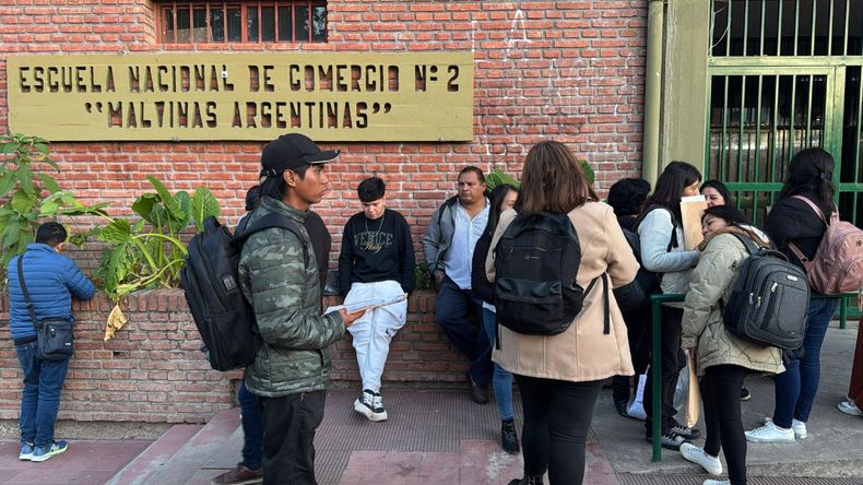 Elecciones 2025 - Comenzó a llegar la gente Elecciones 2025 - Comenzó a llegar la gente