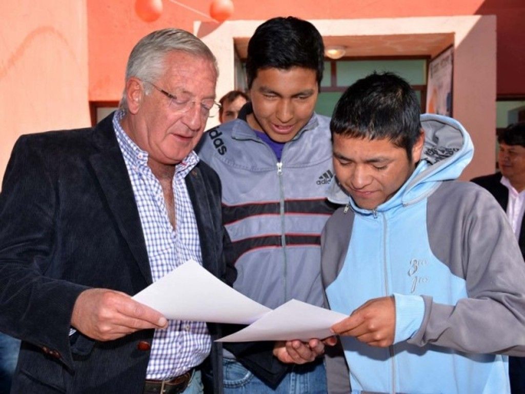 Fellner junto a jóvenes