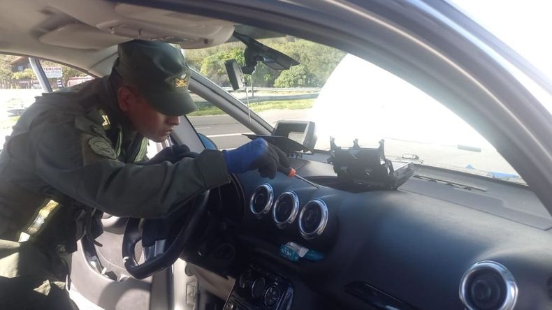 Encontraron cocaína dentro de un auto que iba de Jujuy a Mendoza 