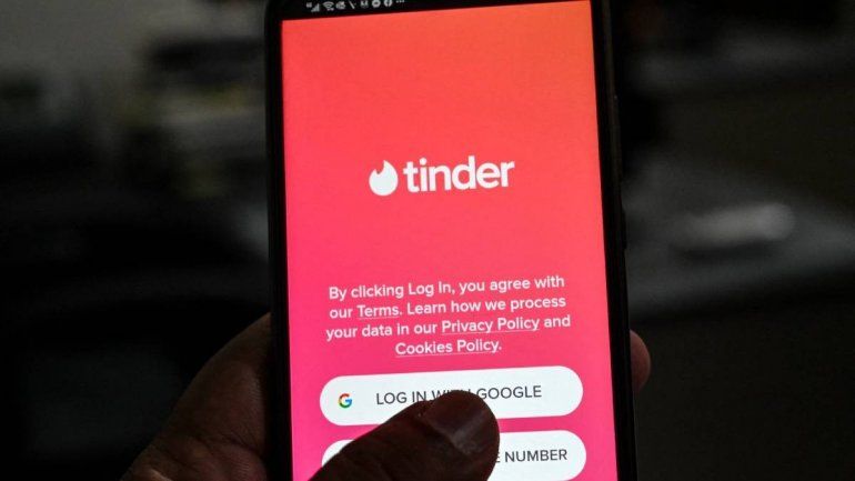 Tinder lanzará una nueva herramienta para que los usuarios piensen antes de enviar un mensaje ofensivo.&nbsp;