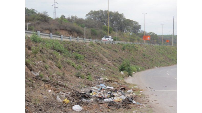 Basural en la ruta