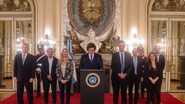 El presidente Javier Milei en su mensaje por cadena nacional por el fallo de Estados Unidos a favor por la expropiación de YPF. (Foto: Presidencia)