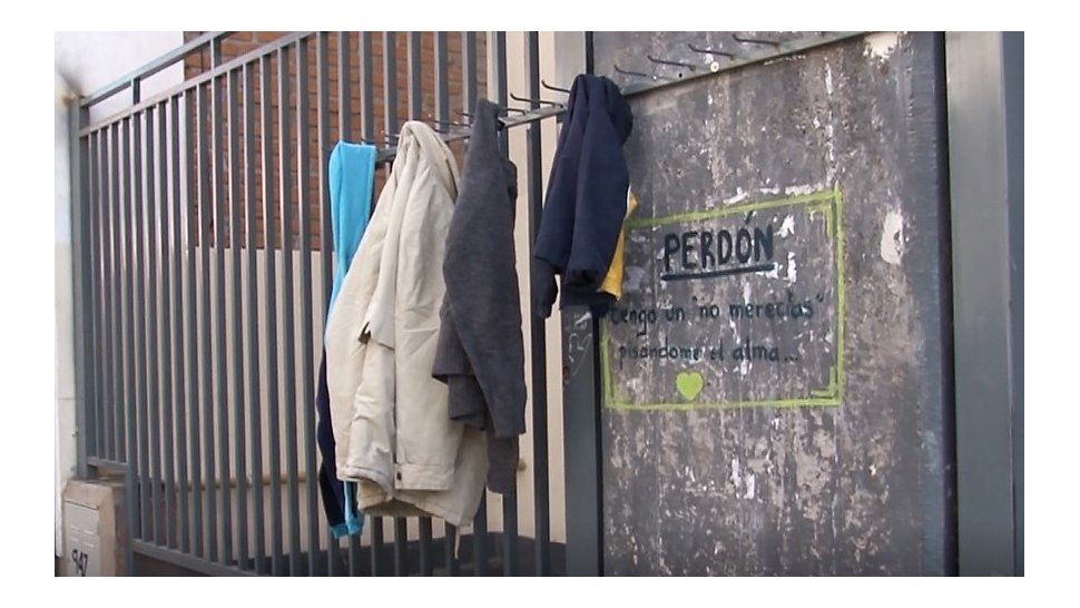 Perchero Social regala abrigo a quienes lo necesitan en pleno centro
