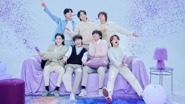 BTS lanzó su nuevo single Take Two para celebrar su 10º aniversario.