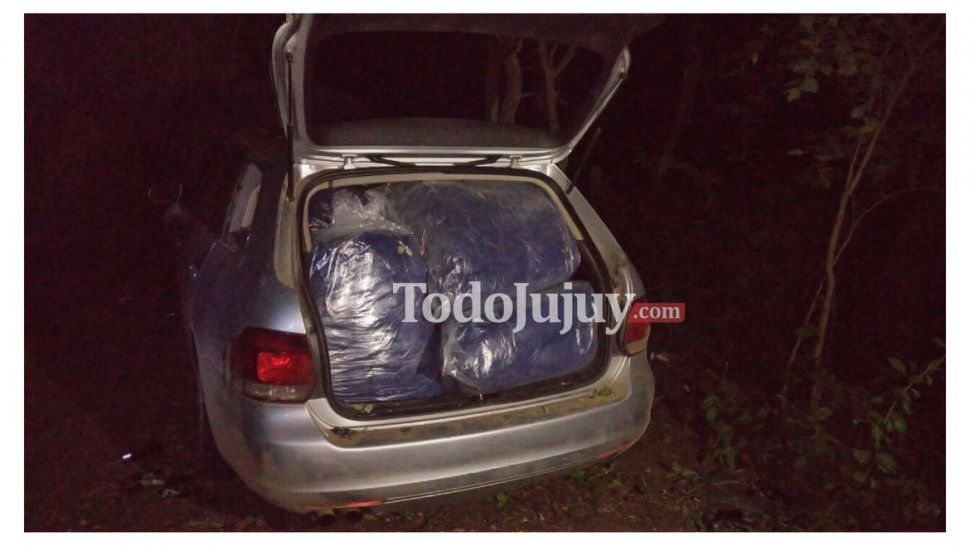 Secuestraron un vehículo que llevaba 430 kilos de hojas de coca en San Pedro