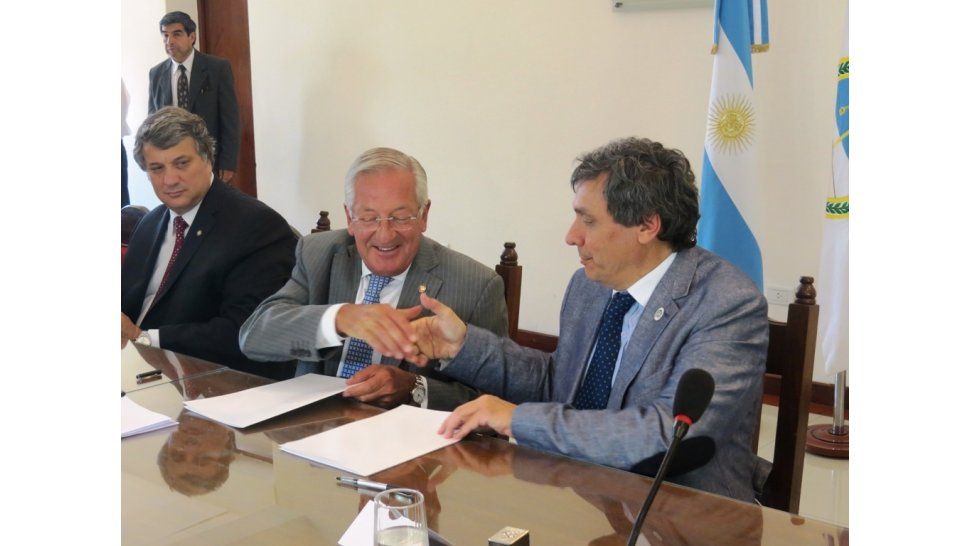 Firma de convenio en el Rectorado