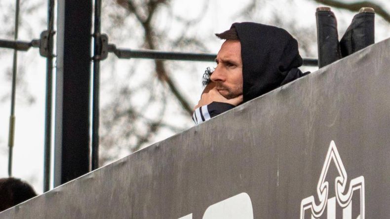 Lionel Messi reapareció tras el Mundial y alentó a Leones FC en Rosario