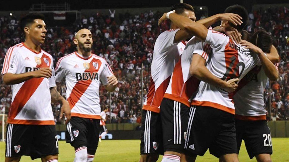 Fútbol: el plato fuerte del domingo a la noche con Huracán-River