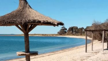 El pueblo con playas turquesas denominado el “Caribe argentino”. El pueblo con playas turquesas denominado el “Caribe argentino”.