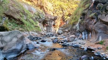 El pueblo con exuberante vegetación de yungas, lagunas y paisajes montañosos. El pueblo con exuberante vegetación de yungas, lagunas y paisajes montañosos.