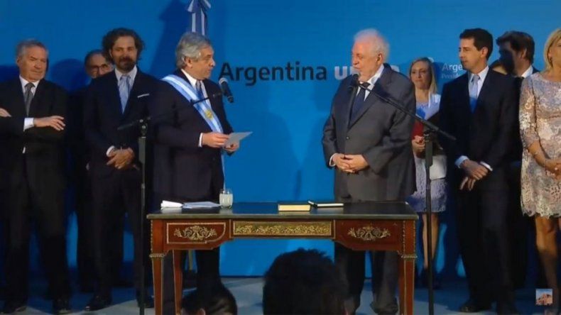 Juró el gabinete, ministros y secretarios, en el Museo del Bicentenario