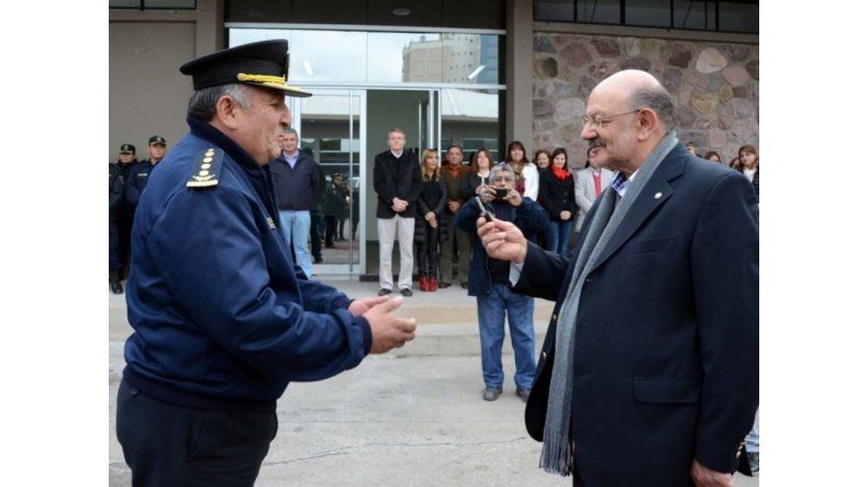 Entrega de móviles policiales