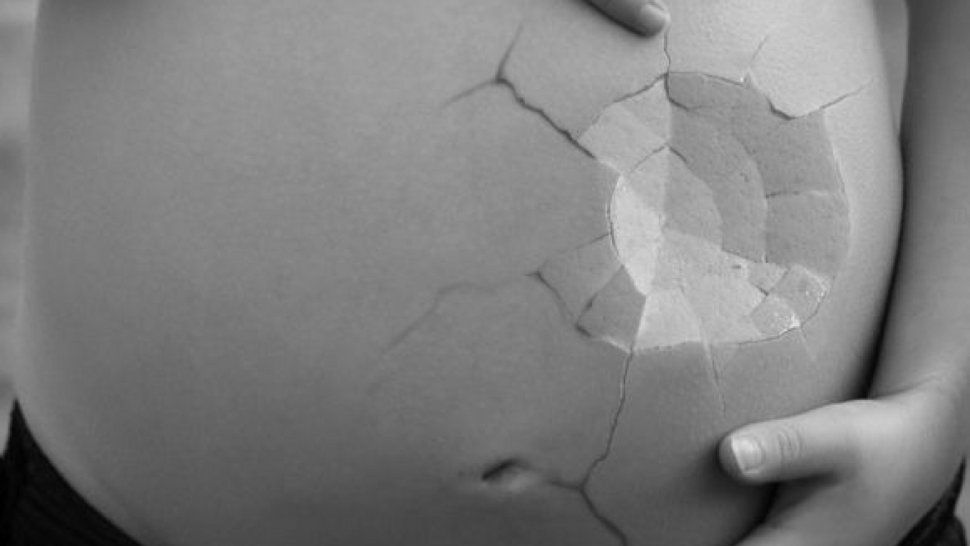 Abortó en el baño de su casa: la joven habría estado de 20 semanas e investigan el caso