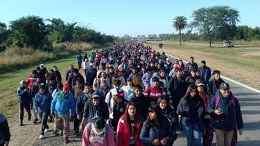 Fe y esperanza: jóvenes caminan Juntos a María en Salta