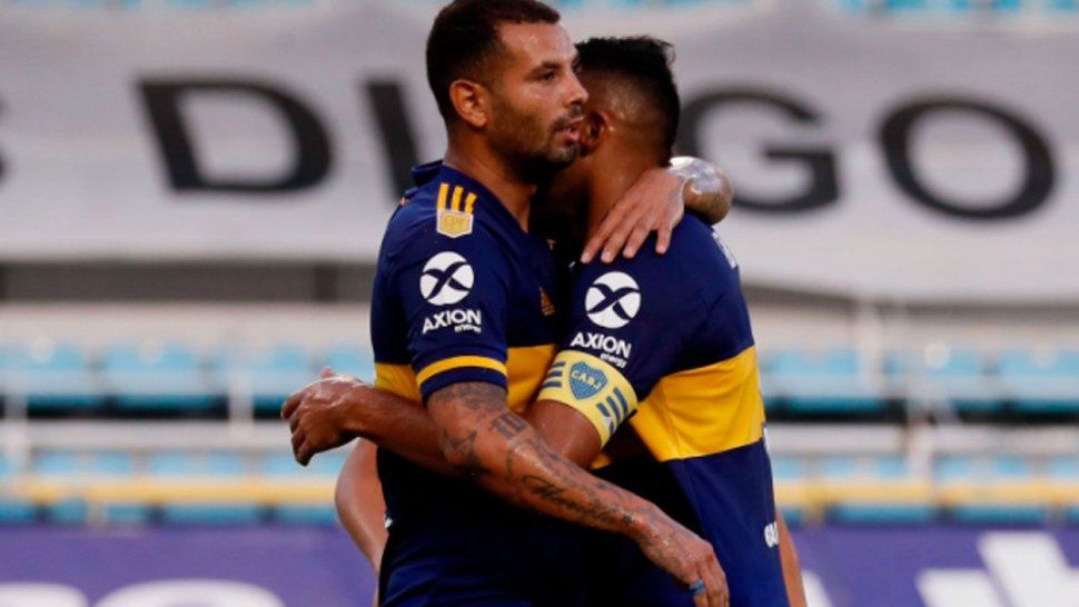 Boca goleó a Huracán y es líder de la Zona Campeonato